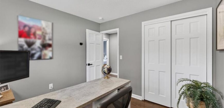 7810 NW Bluegrass Drive, Parkville, MO 64152