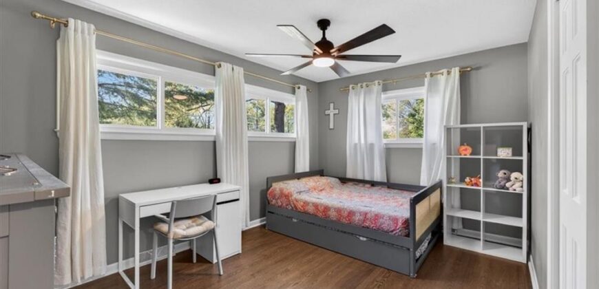 7810 NW Bluegrass Drive, Parkville, MO 64152