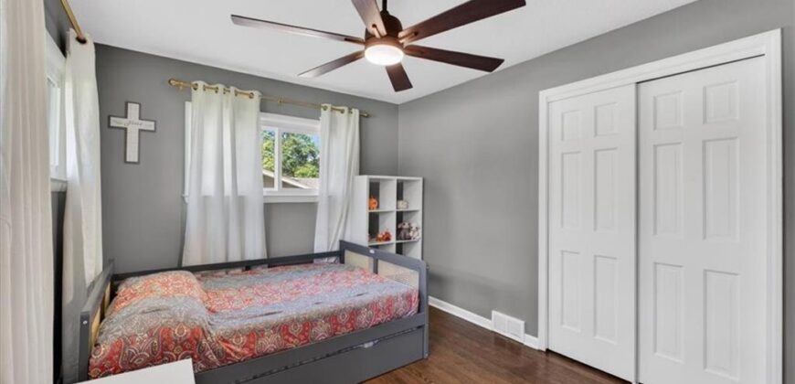 7810 NW Bluegrass Drive, Parkville, MO 64152