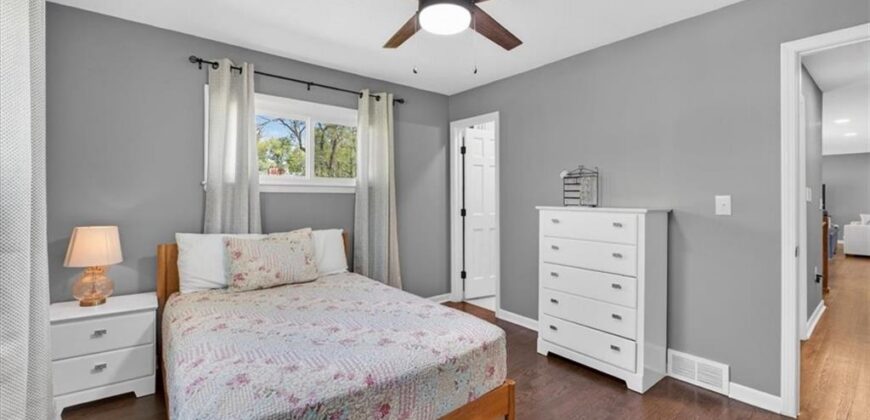 7810 NW Bluegrass Drive, Parkville, MO 64152