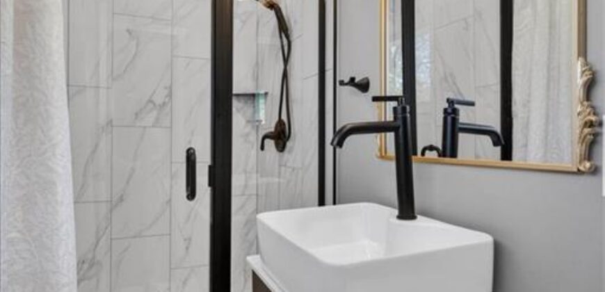 7810 NW Bluegrass Drive, Parkville, MO 64152