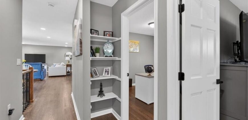 7810 NW Bluegrass Drive, Parkville, MO 64152