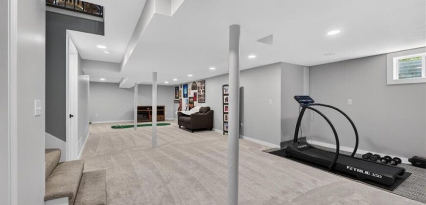 7810 NW Bluegrass Drive, Parkville, MO 64152