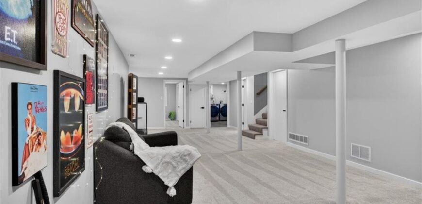 7810 NW Bluegrass Drive, Parkville, MO 64152