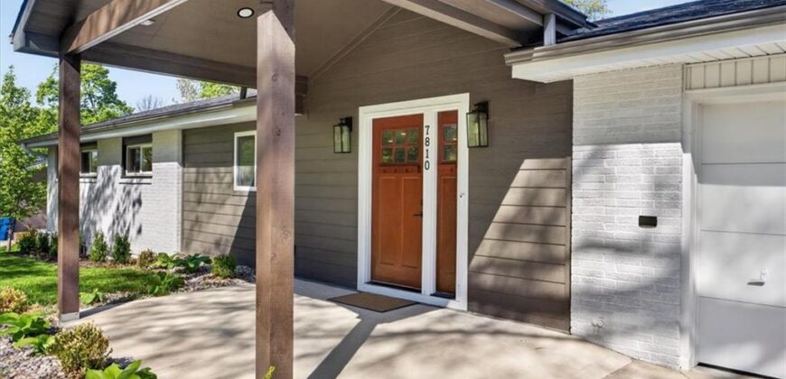 7810 NW Bluegrass Drive, Parkville, MO 64152