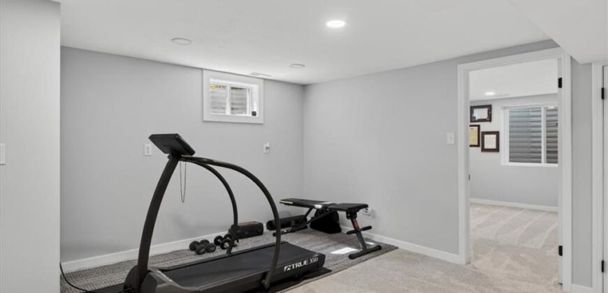 7810 NW Bluegrass Drive, Parkville, MO 64152