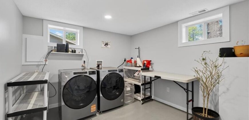 7810 NW Bluegrass Drive, Parkville, MO 64152