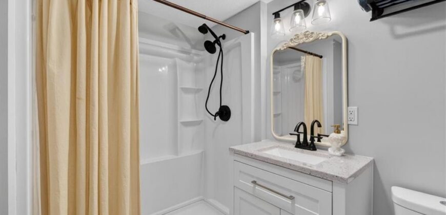 7810 NW Bluegrass Drive, Parkville, MO 64152