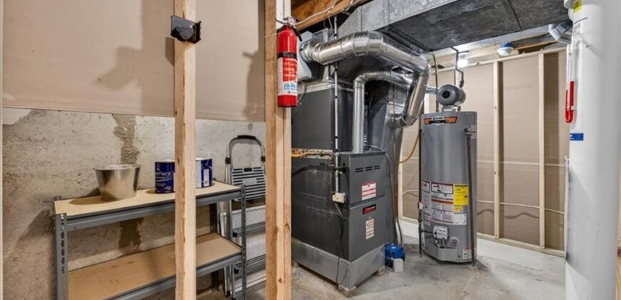 7810 NW Bluegrass Drive, Parkville, MO 64152