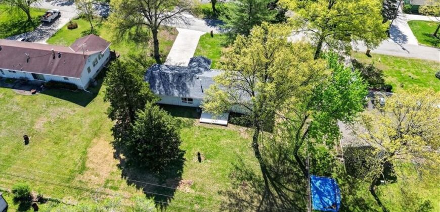 7810 NW Bluegrass Drive, Parkville, MO 64152