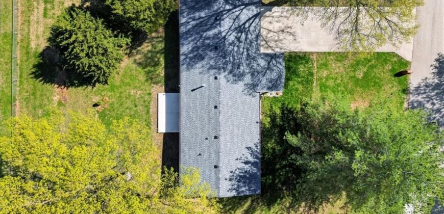 7810 NW Bluegrass Drive, Parkville, MO 64152