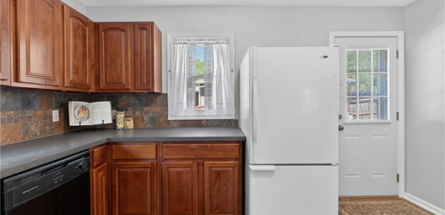 2800 Russell Road, Kansas City, MO 64117