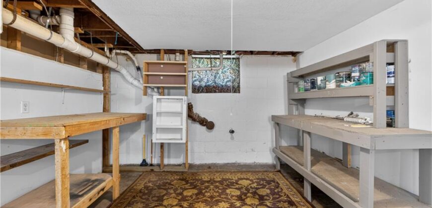 2800 Russell Road, Kansas City, MO 64117