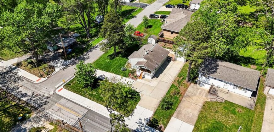 2800 Russell Road, Kansas City, MO 64117