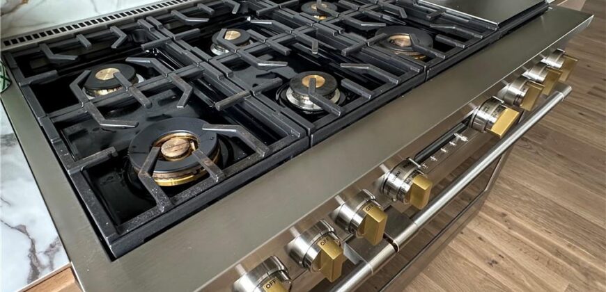 10000 NE 112th Street, Kansas City, MO 64157