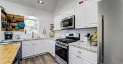 5716 NW Creekview Drive, Parkville, MO 64152