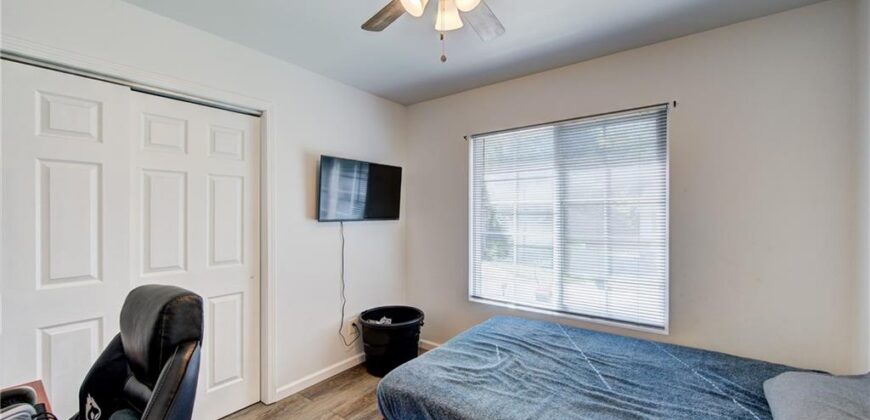 5716 NW Creekview Drive, Parkville, MO 64152