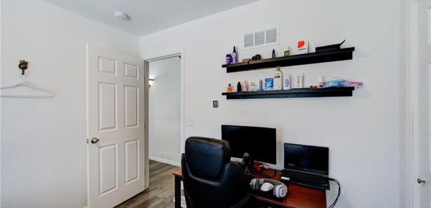 5716 NW Creekview Drive, Parkville, MO 64152