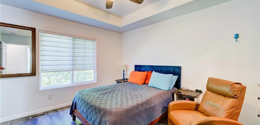 5716 NW Creekview Drive, Parkville, MO 64152