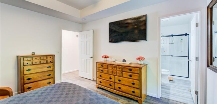 5716 NW Creekview Drive, Parkville, MO 64152