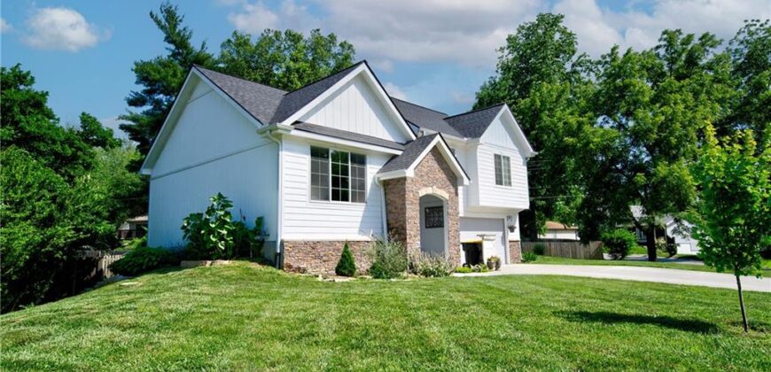 5716 NW Creekview Drive, Parkville, MO 64152