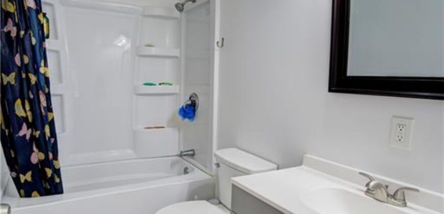 5716 NW Creekview Drive, Parkville, MO 64152