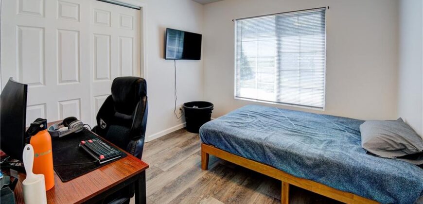 5716 NW Creekview Drive, Parkville, MO 64152