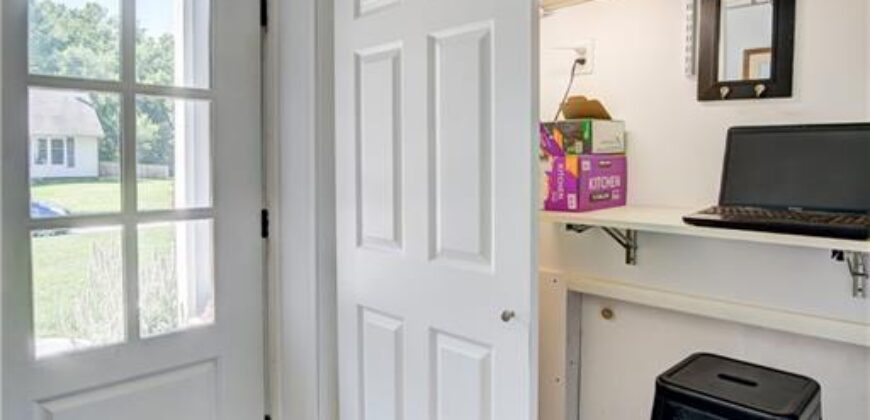 5716 NW Creekview Drive, Parkville, MO 64152