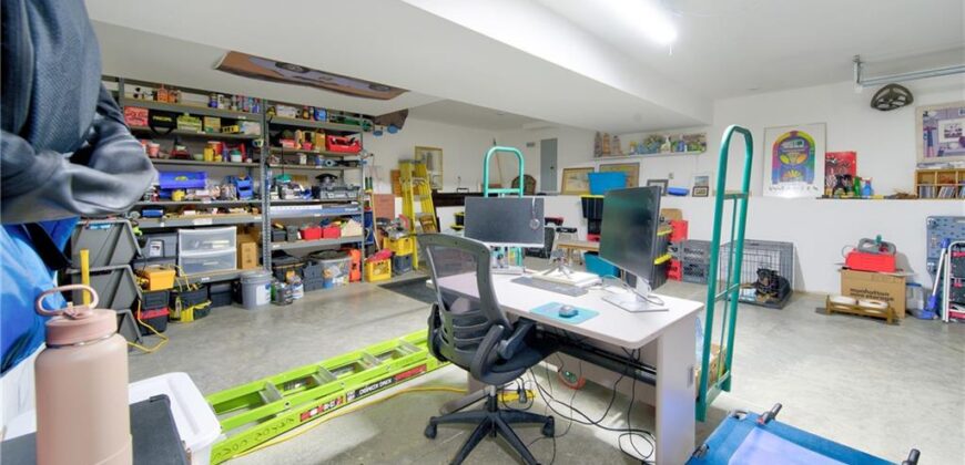 5716 NW Creekview Drive, Parkville, MO 64152