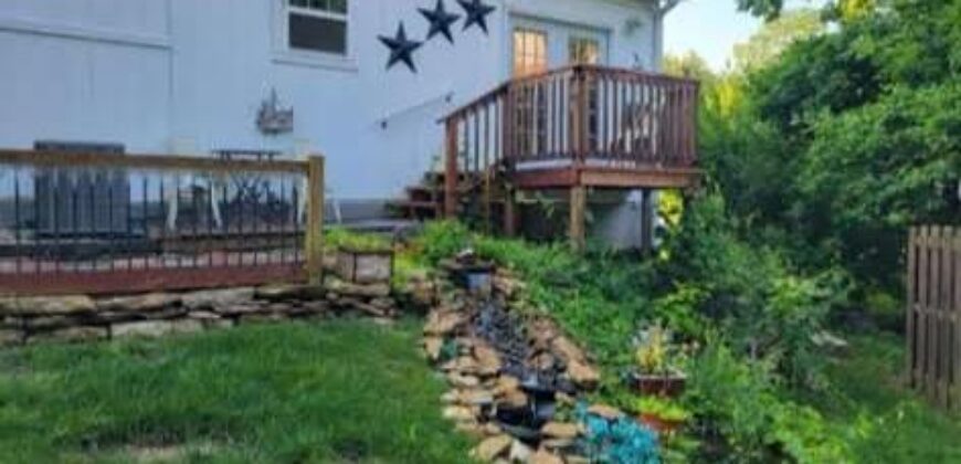 5716 NW Creekview Drive, Parkville, MO 64152