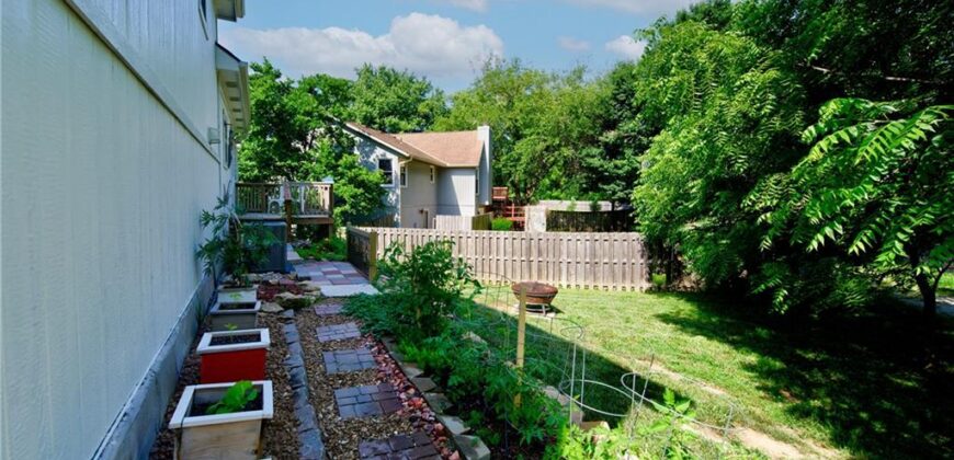 5716 NW Creekview Drive, Parkville, MO 64152