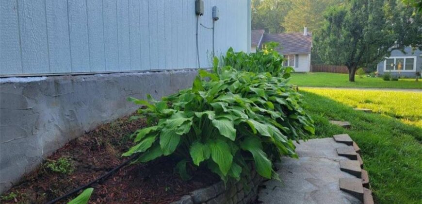 5716 NW Creekview Drive, Parkville, MO 64152