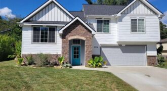 5716 NW Creekview Drive, Parkville, MO 64152