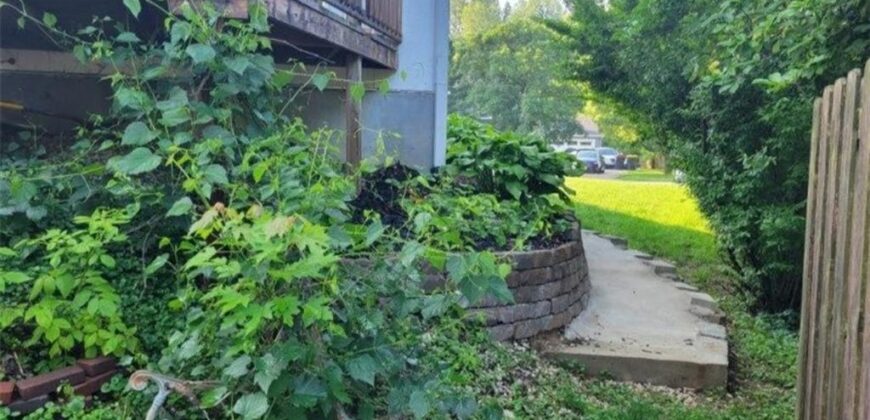 5716 NW Creekview Drive, Parkville, MO 64152