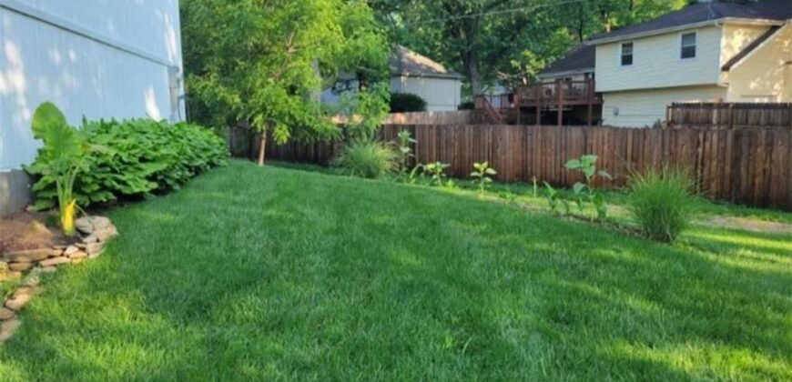 5716 NW Creekview Drive, Parkville, MO 64152