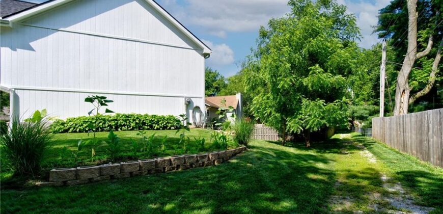 5716 NW Creekview Drive, Parkville, MO 64152