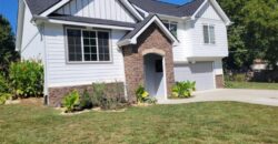 5716 NW Creekview Drive, Parkville, MO 64152