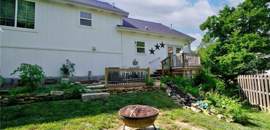 5716 NW Creekview Drive, Parkville, MO 64152