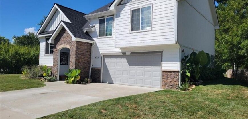 5716 NW Creekview Drive, Parkville, MO 64152