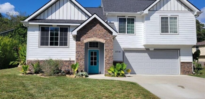 5716 NW Creekview Drive, Parkville, MO 64152