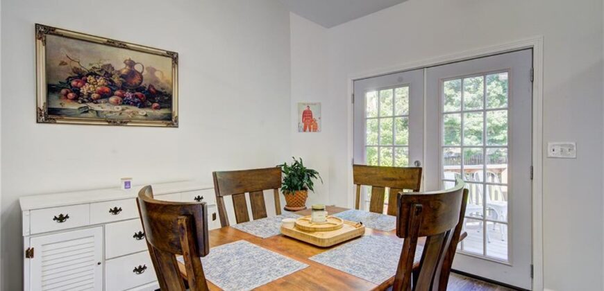 5716 NW Creekview Drive, Parkville, MO 64152