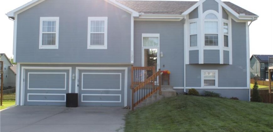 11502 N Laurel Avenue, Kansas City, MO 64157