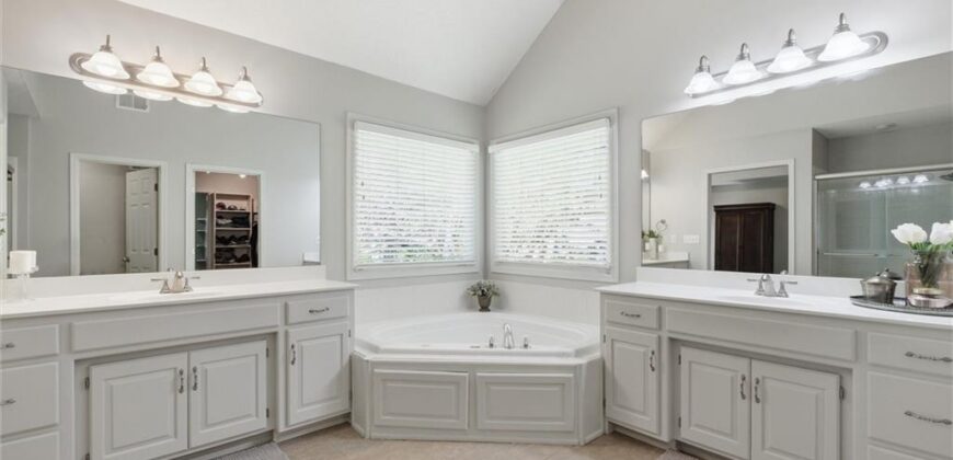 8016 N Chatham Avenue, Kansas City, MO 64151