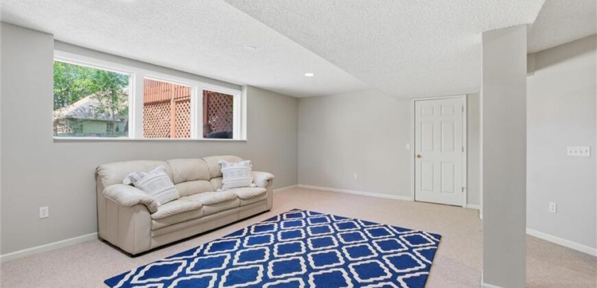 8016 N Chatham Avenue, Kansas City, MO 64151