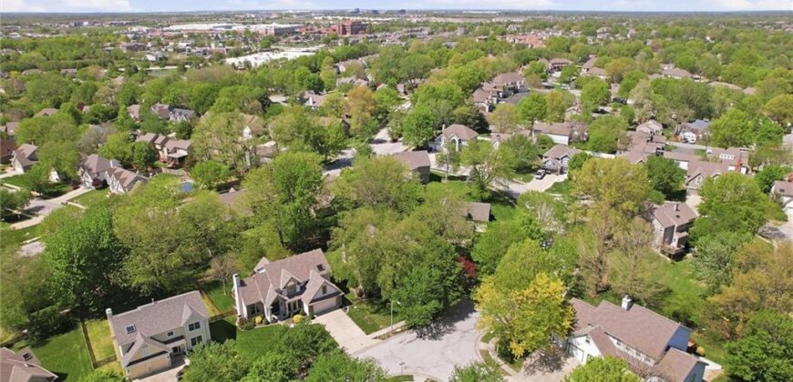 8016 N Chatham Avenue, Kansas City, MO 64151