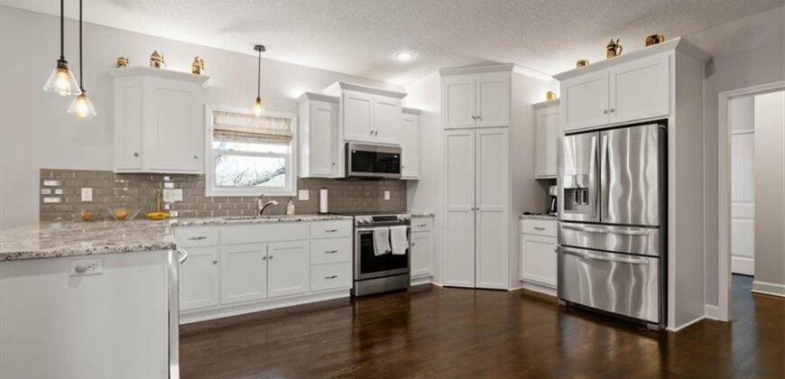 5037 Timberline Drive, Riverside, MO 64150