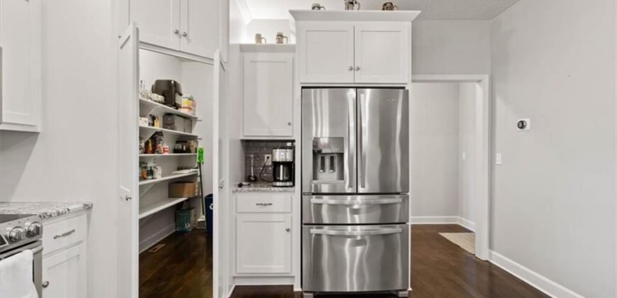 5037 Timberline Drive, Riverside, MO 64150