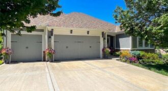 5874 S National Drive, Parkville, MO 64152