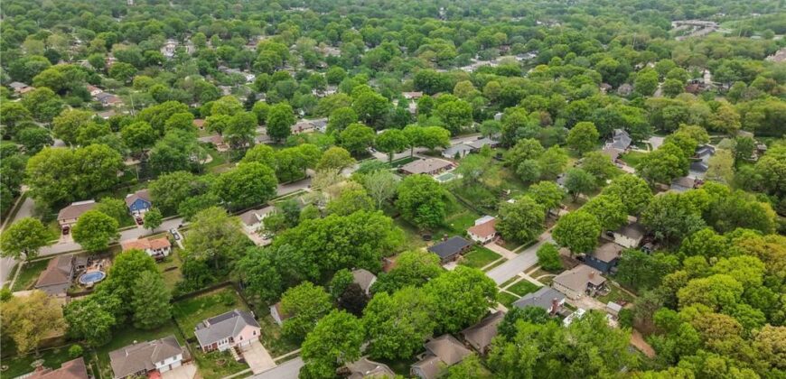 6713 N Garfield Avenue, Gladstone, MO 64118