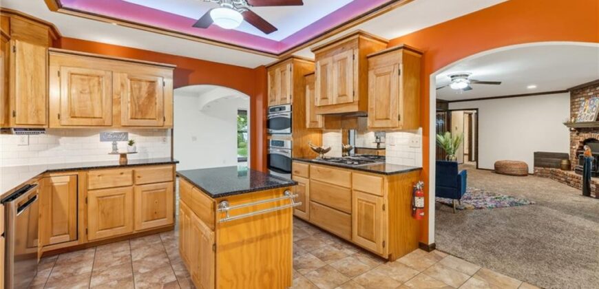 6713 N Garfield Avenue, Gladstone, MO 64118